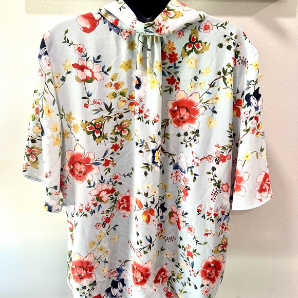 Rachel Zoe Floral Short Sleeve Tie Button Down - Picture 5 of 10